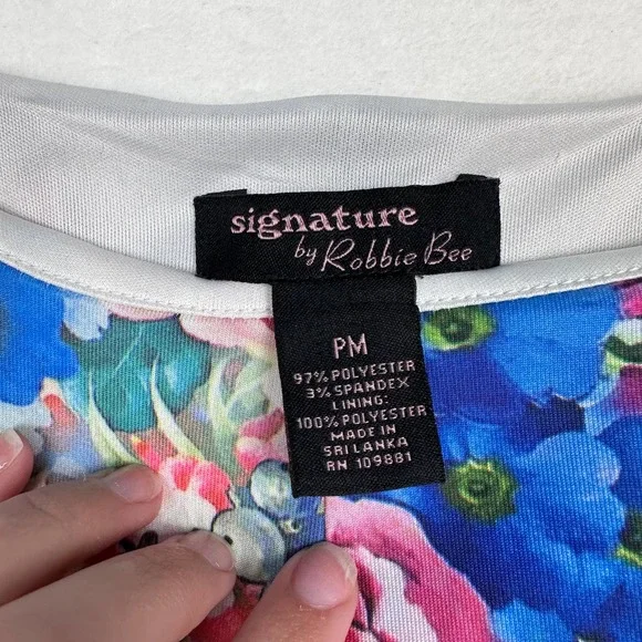 Signature by Robbie Bee  Size PM  Floral Printed A-line Cap Sleeve Pleated Dress - Picture 3 of 7